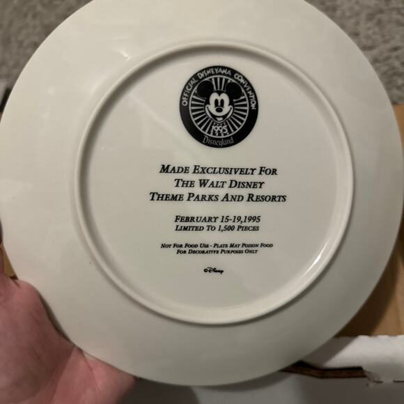 DISNEYLAND OFFICIAL DISNEYANA CONVENTION PLATE 1995 LIMITED TO 1500 PIECES - Picture 2 of 2